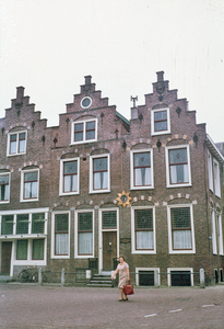 22237 Gezicht op de voorgevels van de panden Loeff Berchmakerstraat 48-50 te Utrecht .